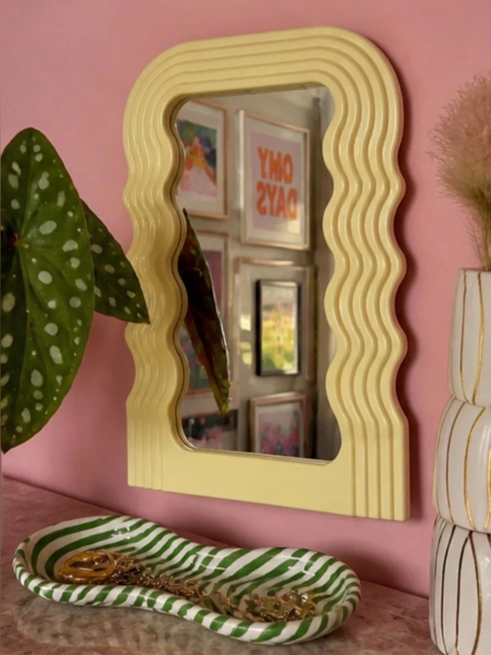 Mini Ultrafragola Style Vintage Aesthetic Wavy Mirror - Butter Yellow